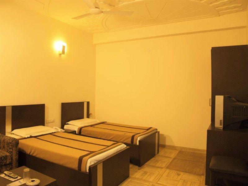 Indira International Inn New Delhi Extérieur photo